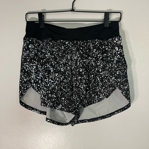 Lululemon find your pace short 3”